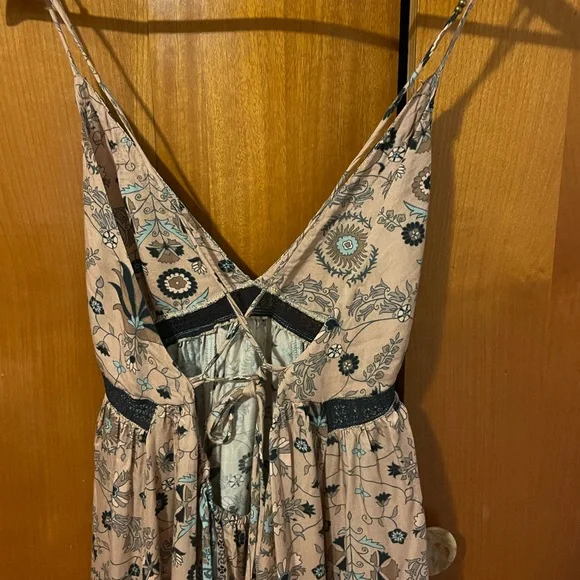 Tigerlily dress Size 12 PLUS matching shawl Size 12. - Picture 8 of 9